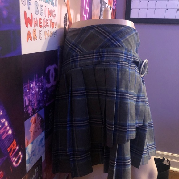 Schoolgirl skirt - Picture 2 of 2